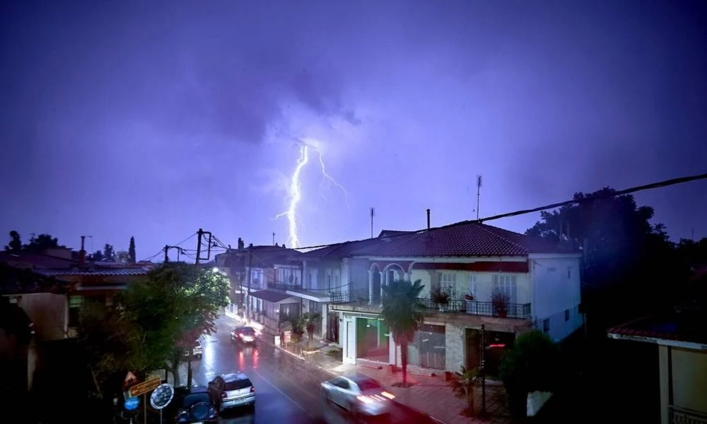 Μίνι κακοκαιρία ''σαρώνει'' την χώρα! Προβλήματα στην Αττική- Αγνοείται άνδρας στην Εύβοια- Συστάσεις από την Πολιτική Προστασία